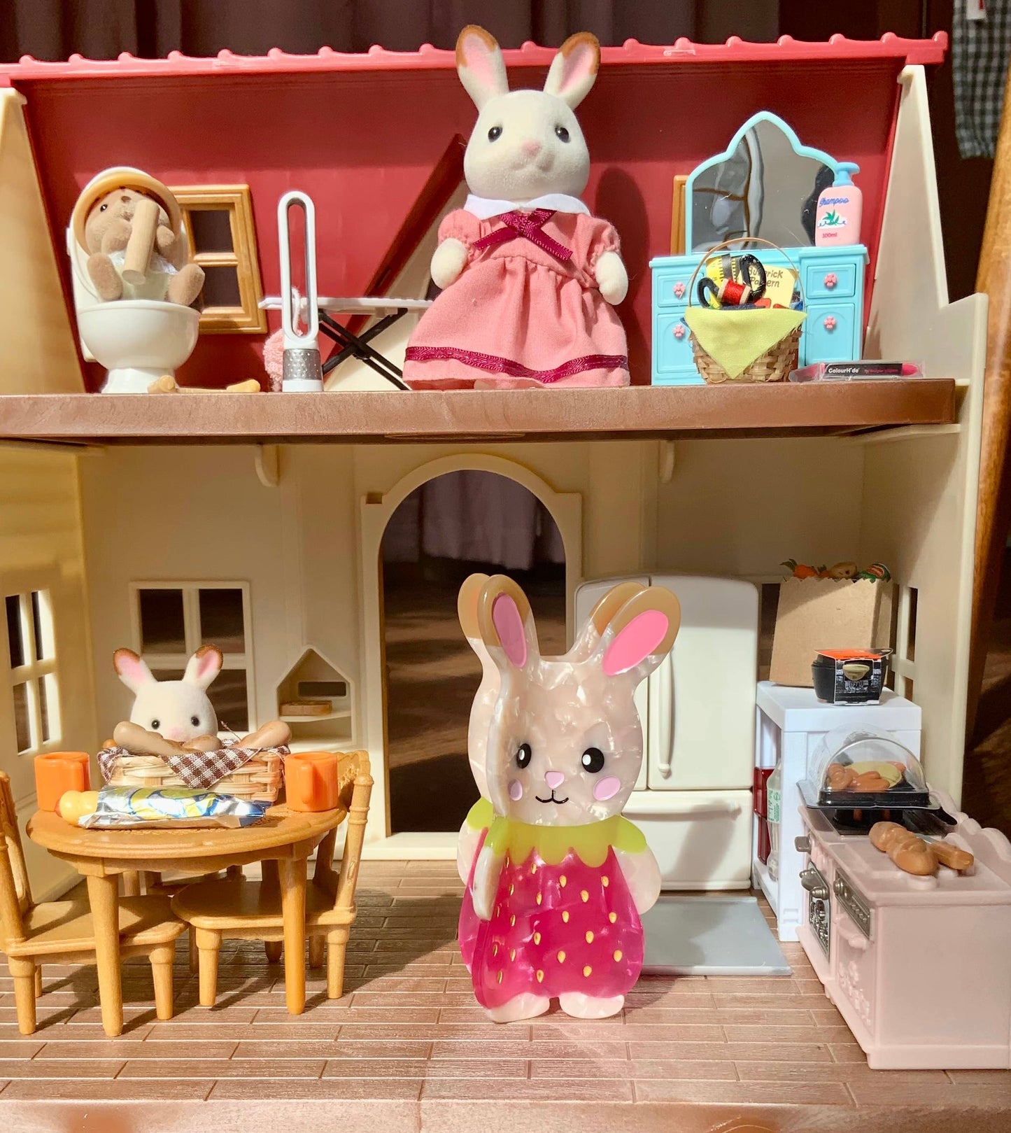 Strawbunny Hair Claw