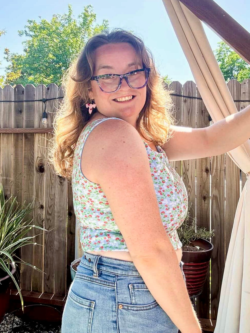 Plus Size Reversible Crop Top: Strawberry / Cornflower Blue
