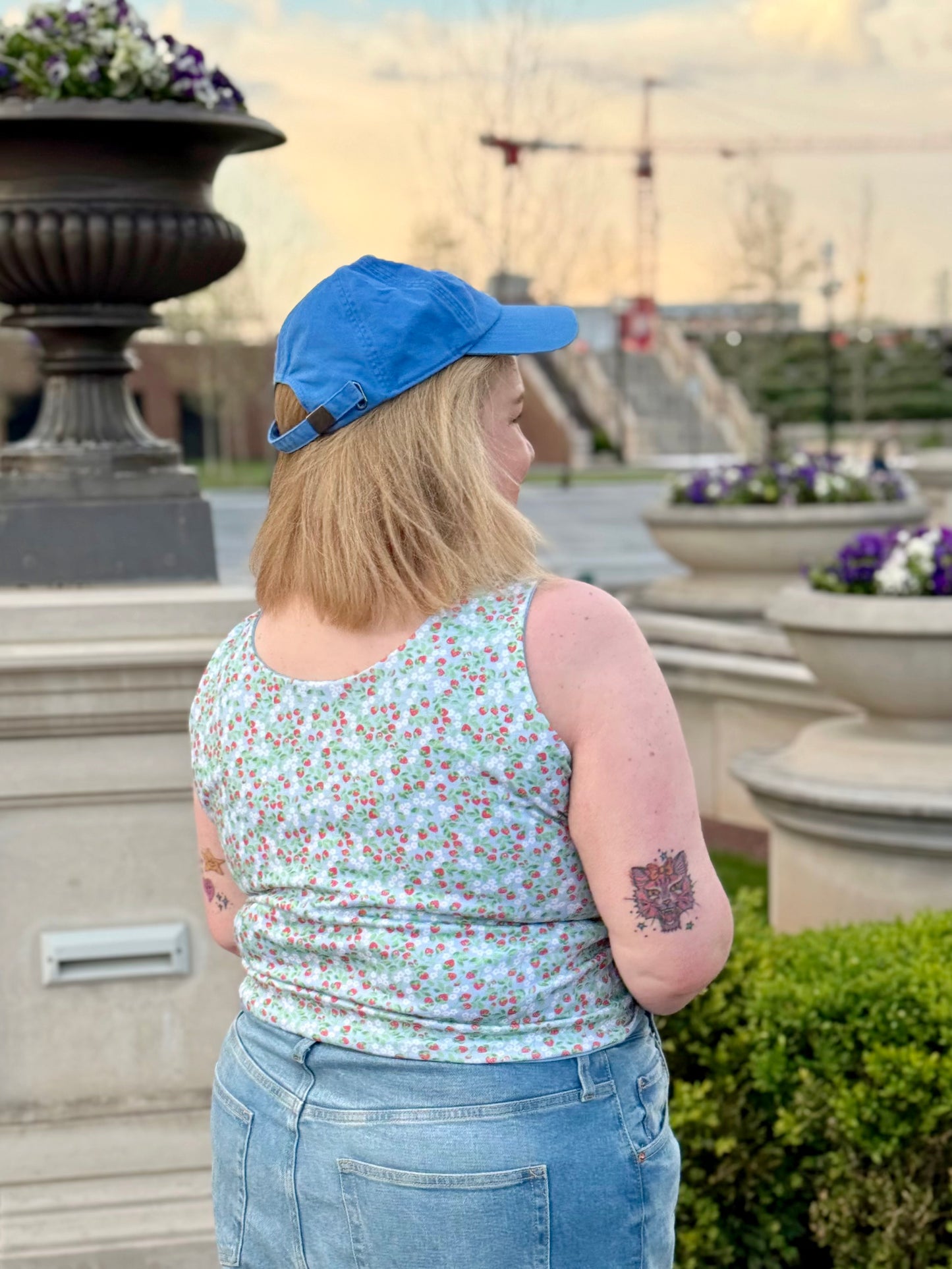 Plus Size Reversible Crop Top: Strawberry / Cornflower Blue