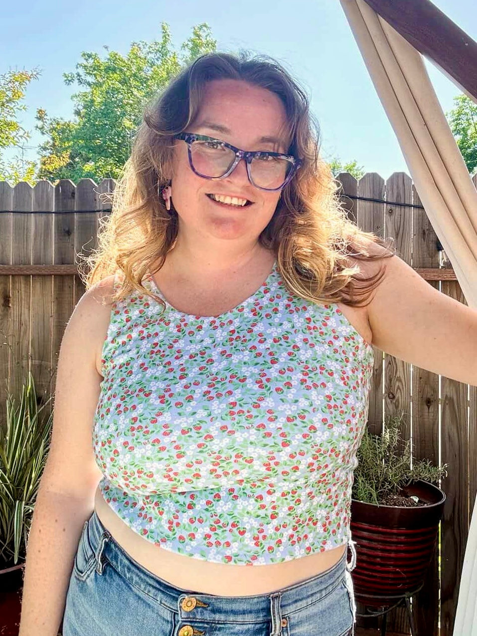 Plus Size Reversible Crop Top: Strawberry / Cornflower Blue