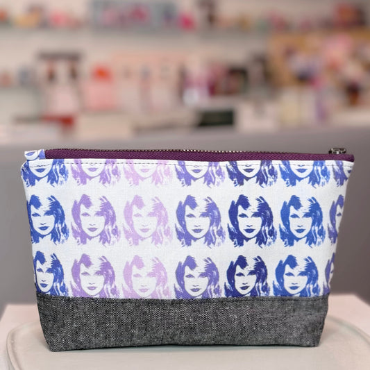 Medium Makeup Bag: Purple Taylor