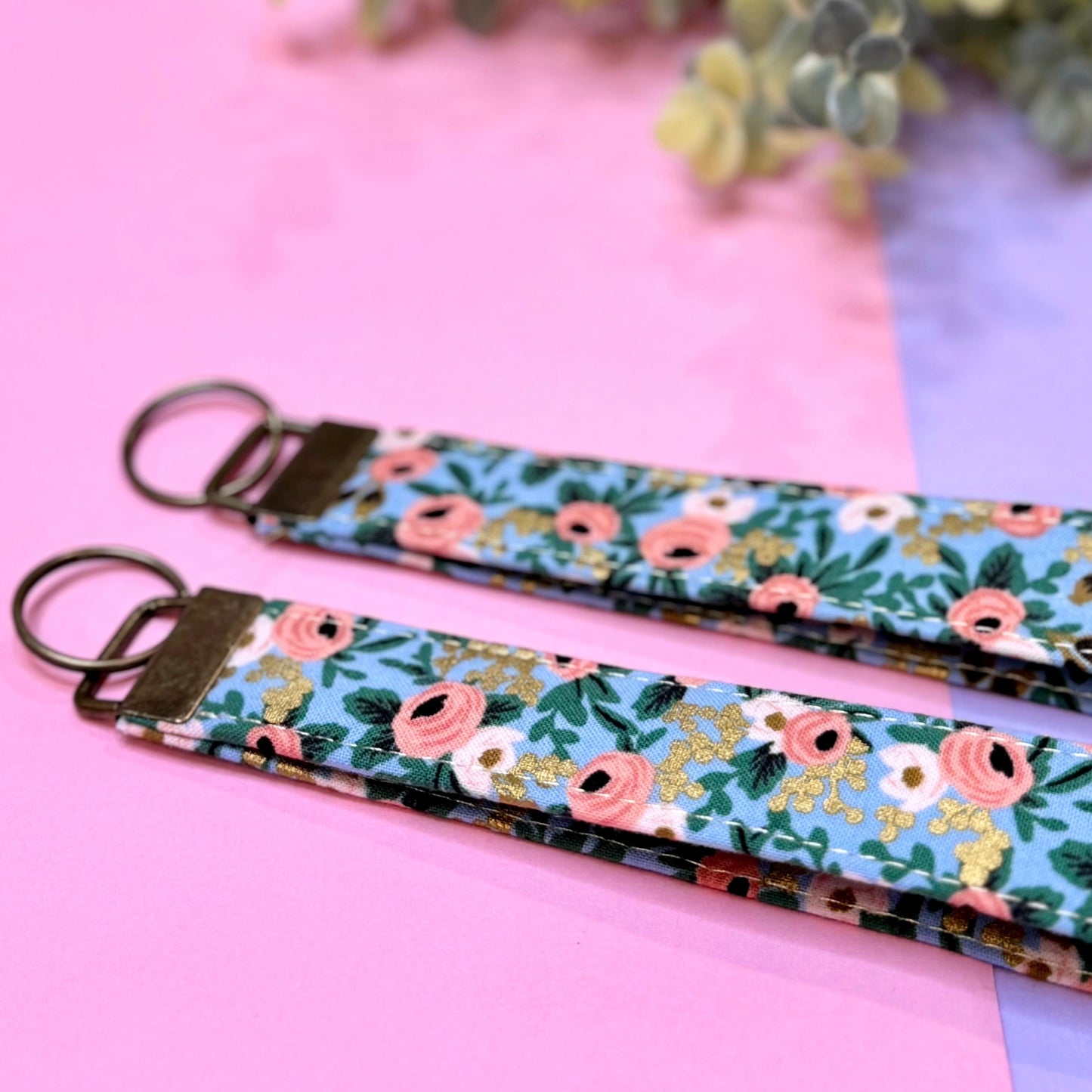 Wristlet Keychain: Dainty Floral