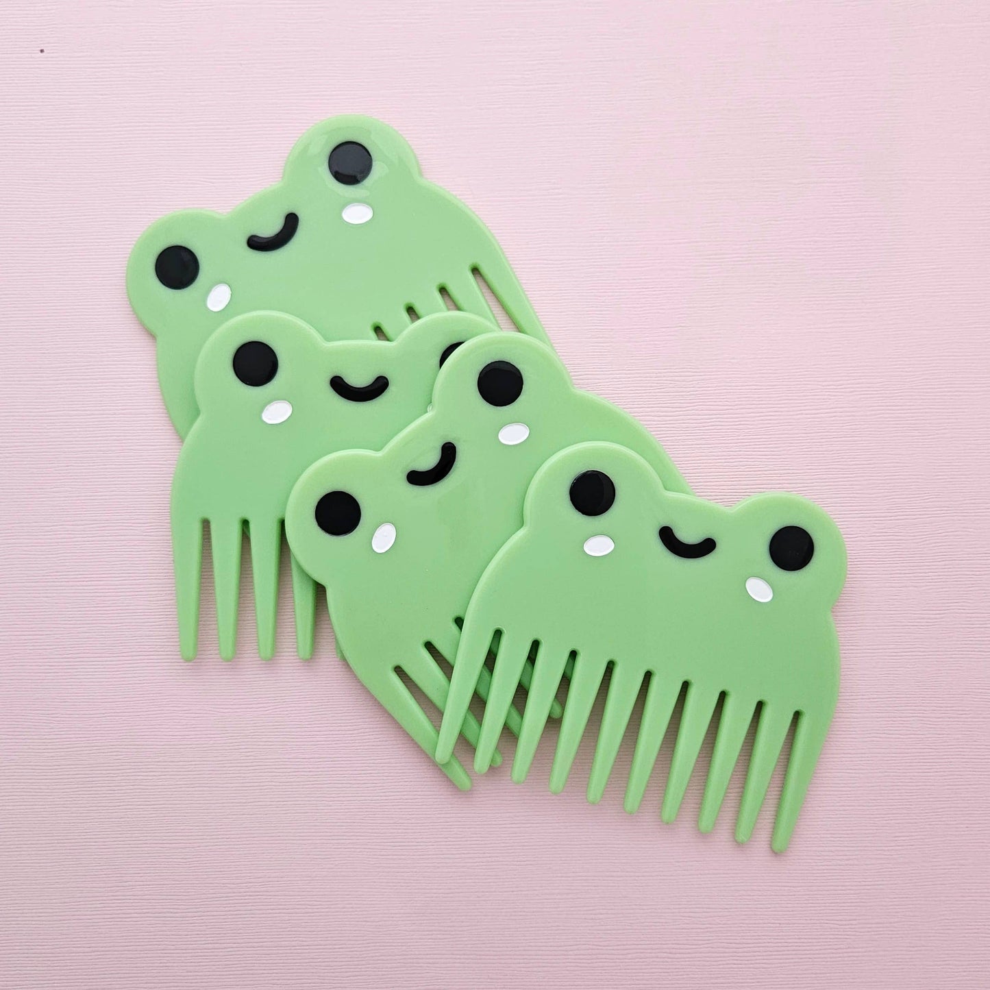 Froggy Comb