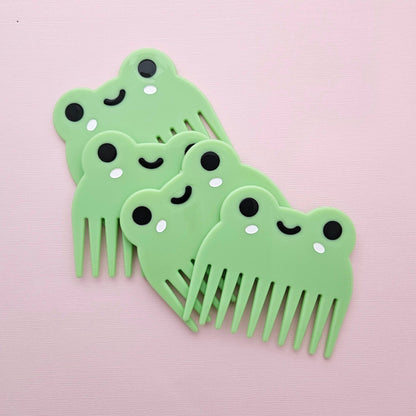 Froggy Comb
